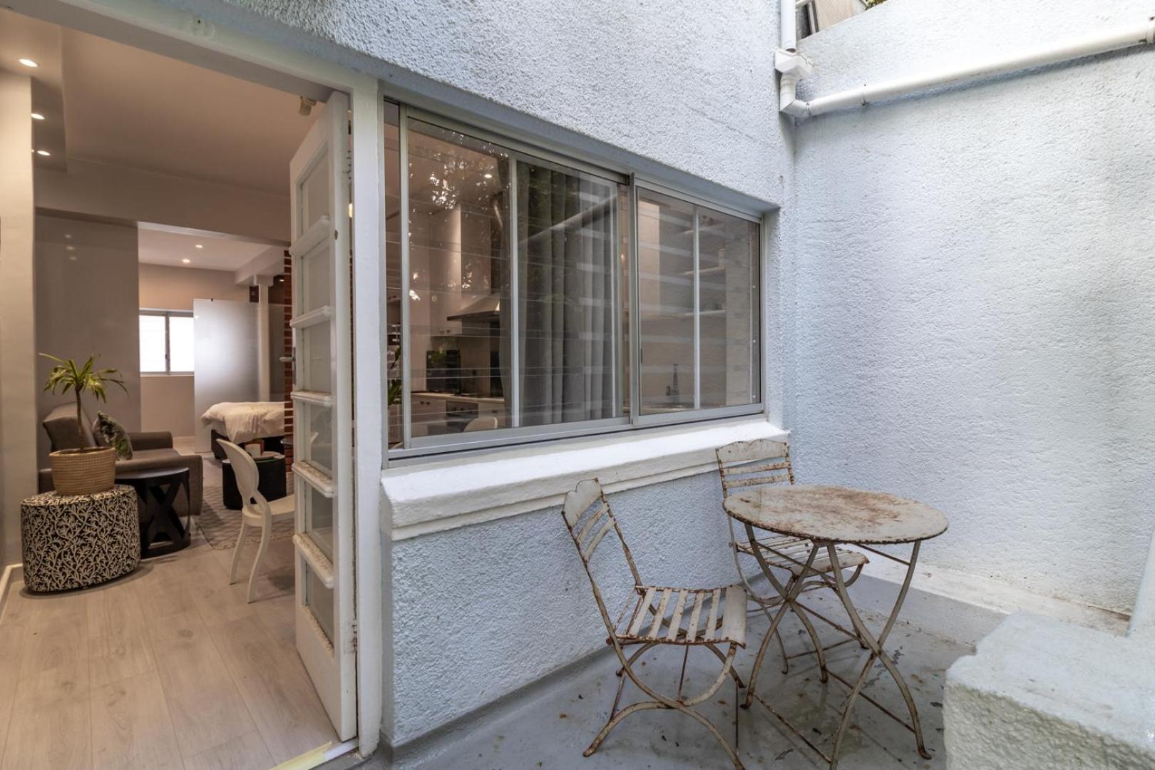 Hofmeyer On 22, 19 Arrow Court *